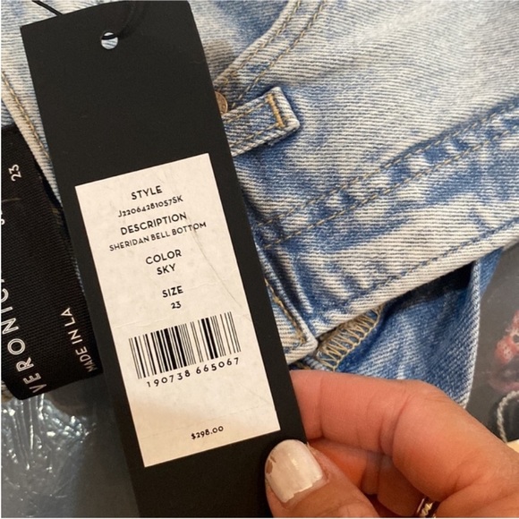 Veronica Beard flare jeans Color is Sky NEW - Picture 9 of 10